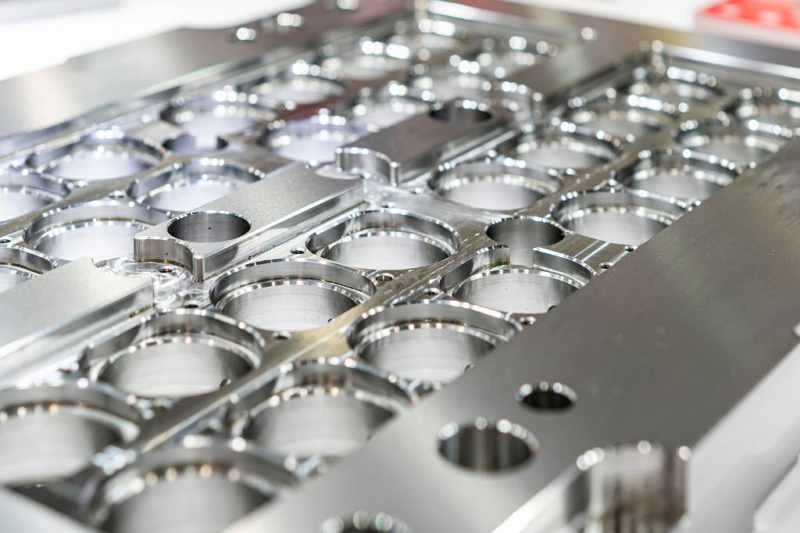 Vergleichende Analyse: Formverarbeitungszentrum gegen gewöhnliche CNC -Fräsmaschine